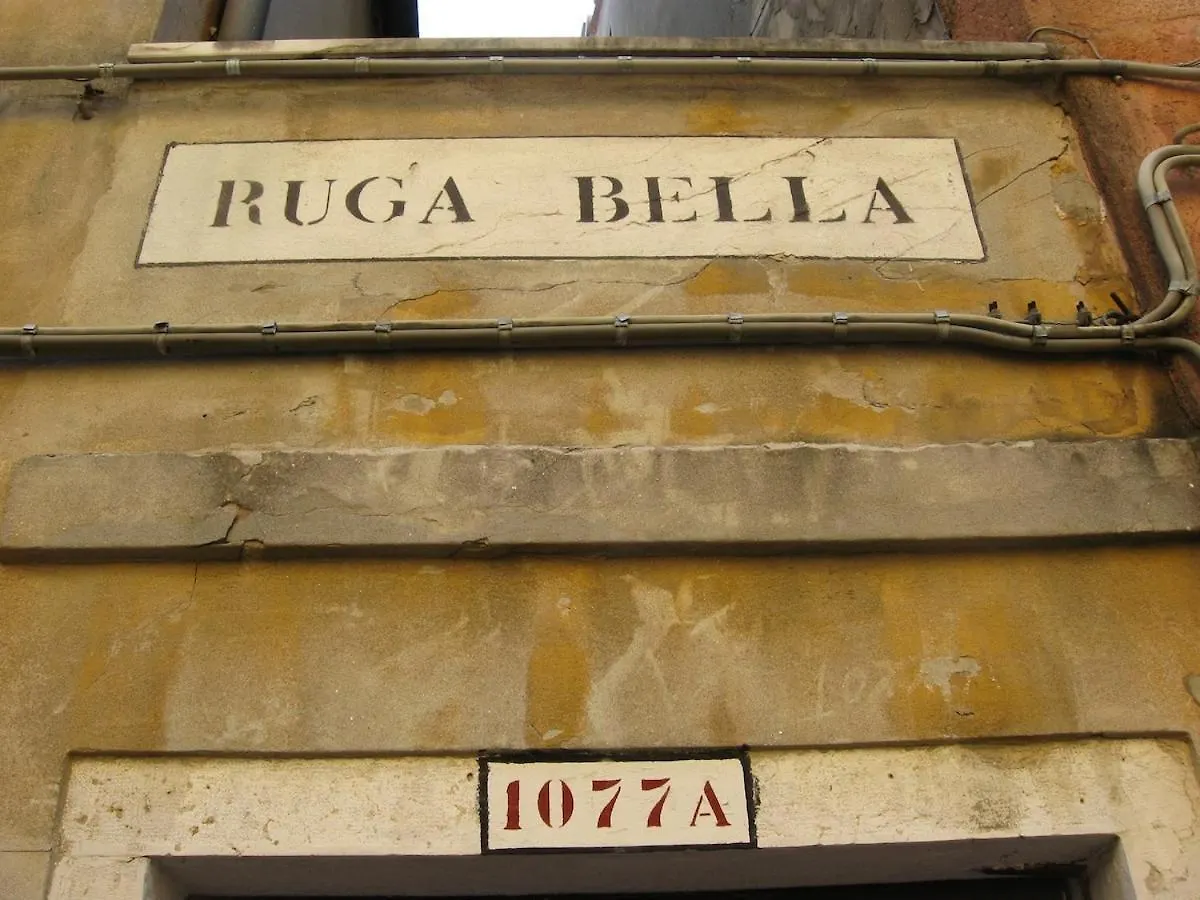 Ruga Bella In The Heart Of Venice Italy